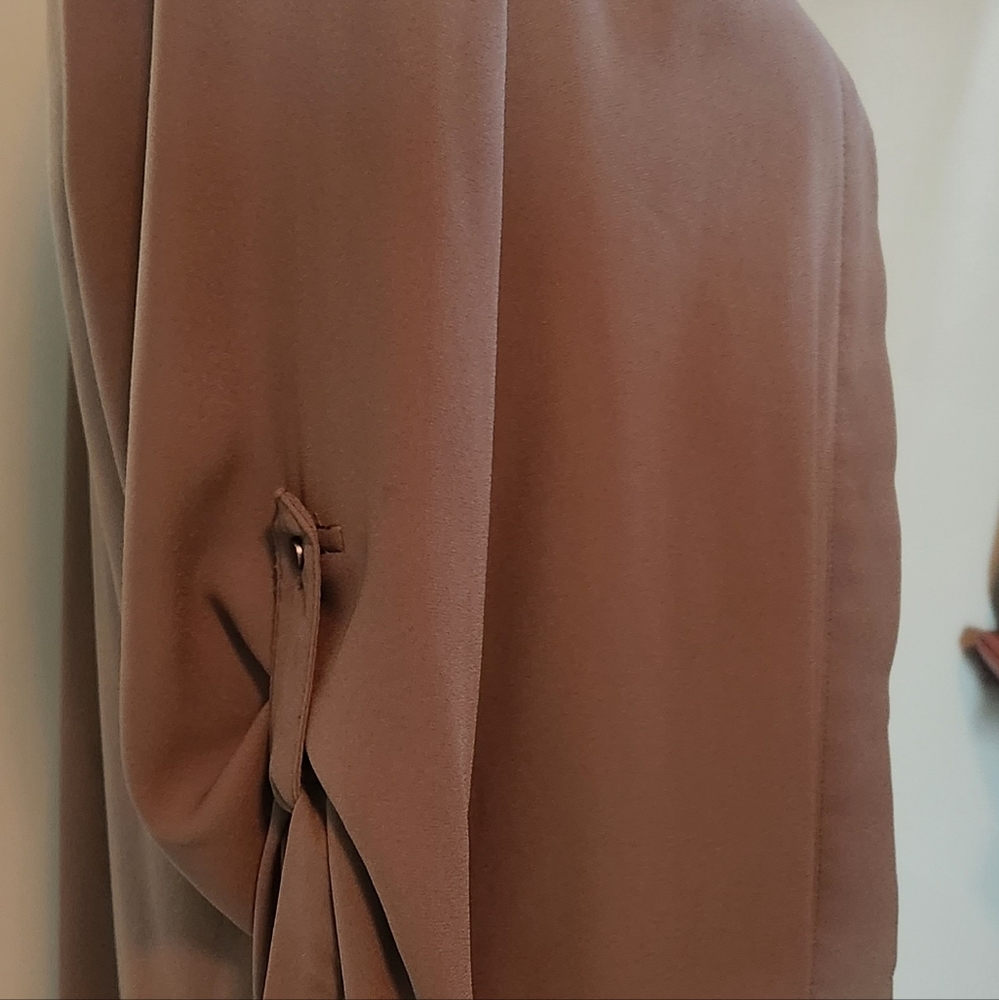 Button down collared blouse - Picture 4 of 6